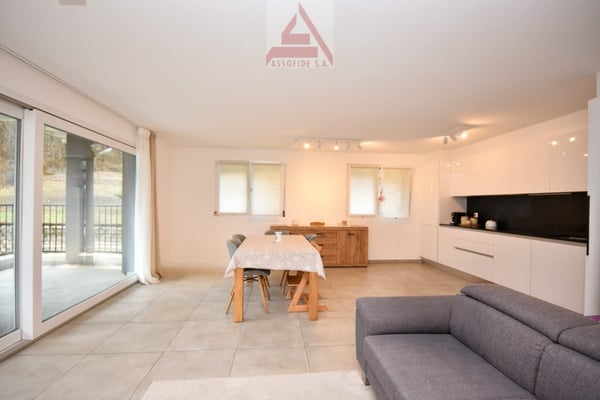 Luminoso 3.5 locali con giardino / Helle 3.5-Zimmer-Wohnung mit Garten 2
