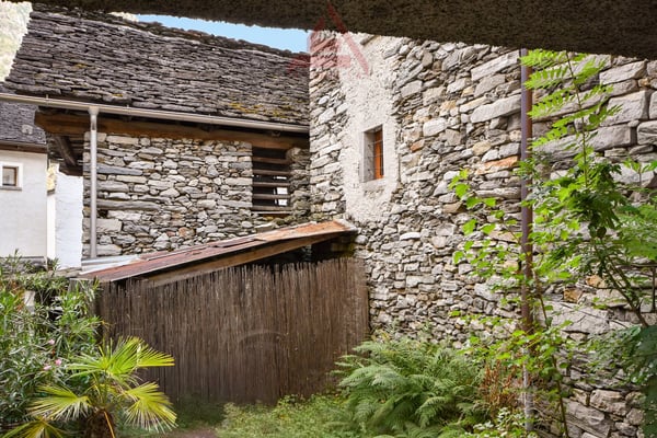 Tipica casa ticinese / Typisches Tessinerhaus 12