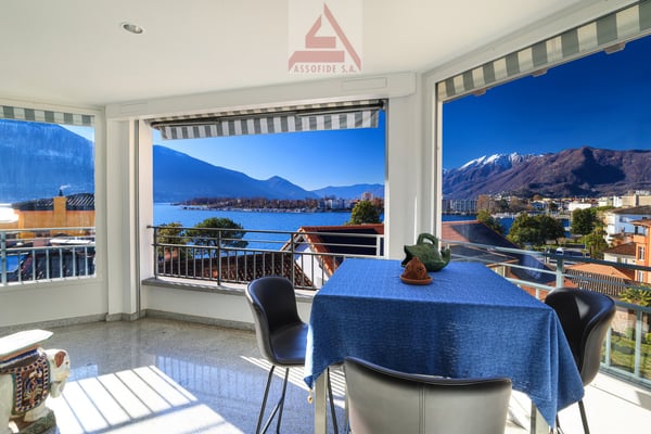 Prestigioso attico di 5.5 locali vista lago/Prestigioses 5.5-Zimmer-Attika mit Seeblick 1