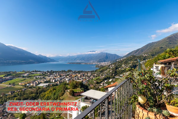 Splendida villa bifamiliare a Gordola / Wunderschöne Doppelhaushälfte in Gordola
