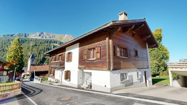 Idyllisches Wohnen an beliebter Lage - Charmantes Mehrfamilienhaus in Klosters 2