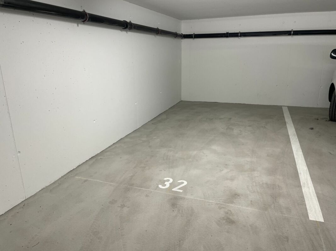 Place de garage dans un garage moderne