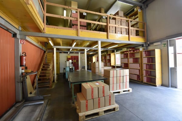 Stabile industriale / Industriegebäude 9