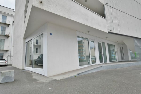 Luminoso e versatile spazio Commerciale 5