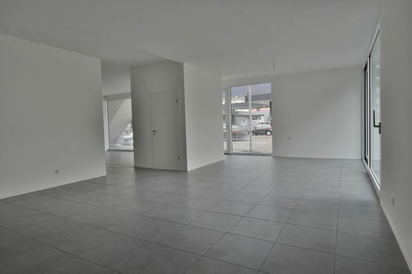 Luminoso e versatile spazio Commerciale 4