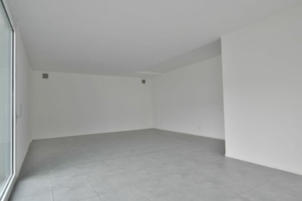 Luminoso e versatile spazio Commerciale 3