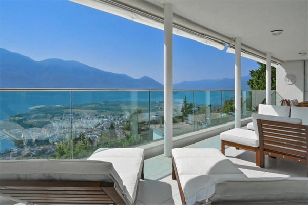 Moderno, luminoso e con fantastica vista panoramica sul Lago Maggiore / Modern, lichtdurchflutet und mit fantastischer Panoramasicht auf den Lago Maggiore 4