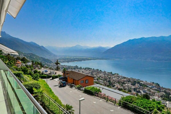 Moderno, luminoso e con fantastica vista panoramica sul Lago Maggiore / Modern, lichtdurchflutet und mit fantastischer Panoramasicht auf den Lago Maggiore 5