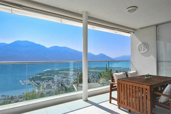 Moderno, luminoso e con fantastica vista panoramica sul Lago Maggiore / Modern, lichtdurchflutet und mit fantastischer Panoramasicht auf den Lago Maggiore 2