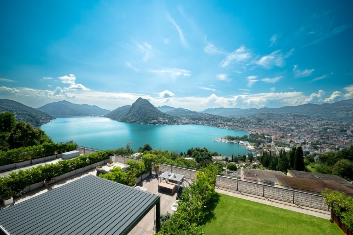 Bild Un angolo di paradiso sul lago: prestigioso triplex con giardino privato
