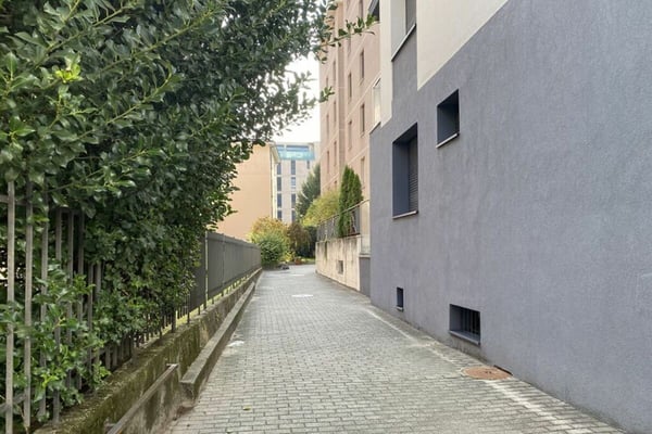 Spazioso ufficio al PT rialzato vicino al centro 2