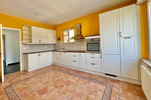 Casa bifamiliare con ampi spazi, garage ed atelier / Zweifamilienhaus mit grosszügigen Räumen, Garage und Atelier 11