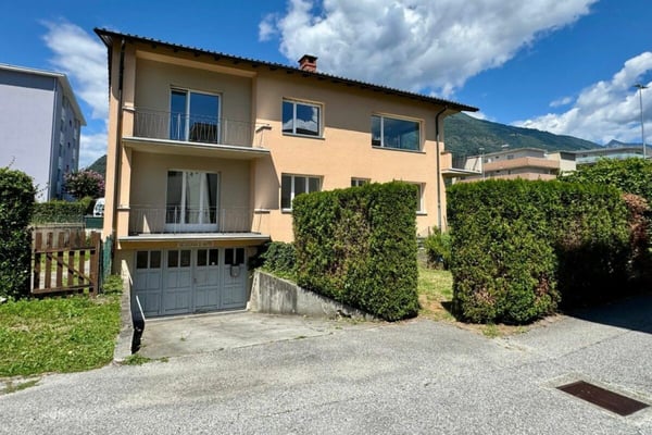 Casa bifamiliare con ampi spazi, garage ed atelier / Zweifamilienhaus mit grosszügigen Räumen, Garage und Atelier 4