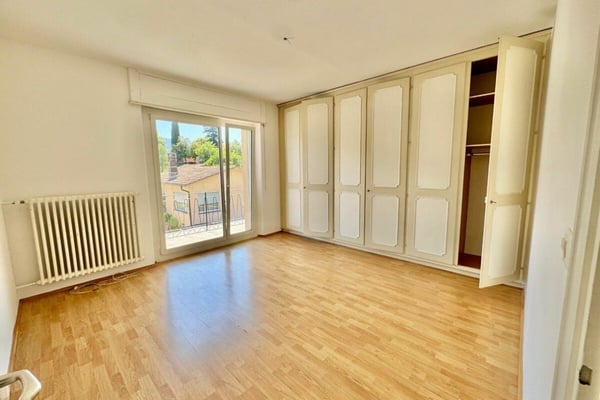 Casa bifamiliare con ampi spazi, garage ed atelier / Zweifamilienhaus mit grosszügigen Räumen, Garage und Atelier 8