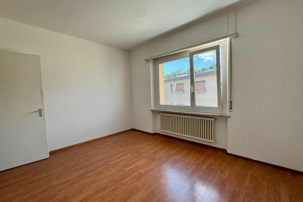 Casa bifamiliare con ampi spazi, garage ed atelier / Zweifamilienhaus mit grosszügigen Räumen, Garage und Atelier 10