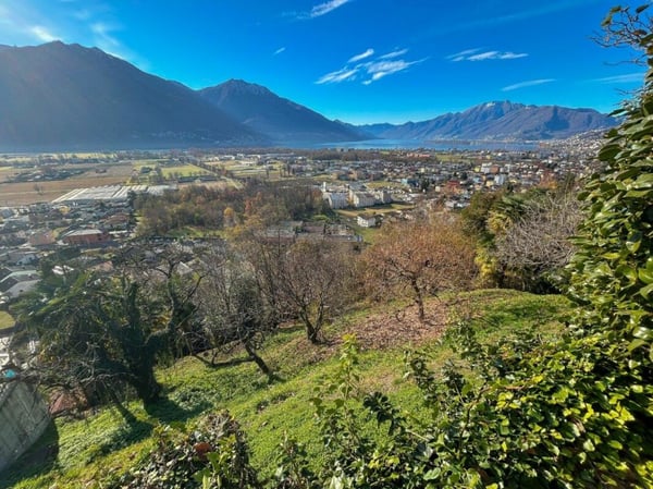 Casa plurifamiliare con 3 appartamenti, grande terreno e vista spettacolare / Mehrfamilienhaus mit 3 Wohnungen, Grundstück und traumhafter Weitsicht 2