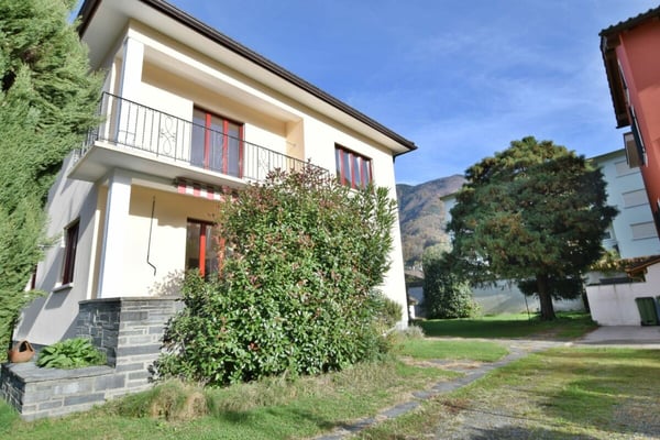 Casa unifamiliare con giardino 2