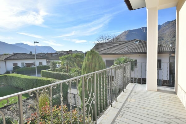 Casa unifamiliare con giardino 1