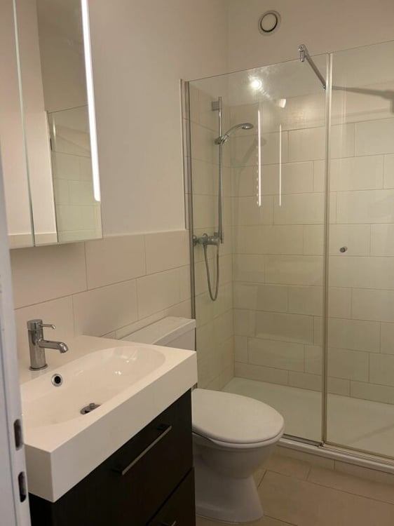 Monolocale con cucina separata e grande balcone 3