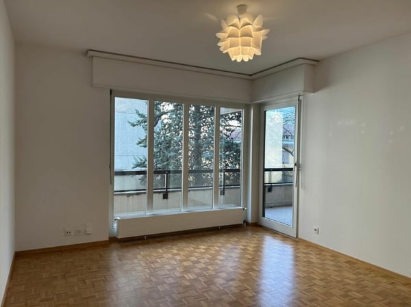 Monolocale con cucina separata e grande balcone 1