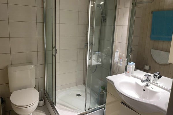 Casa nel nucleo con piazzetta privata e tanto potenziale / Tessinerhaus im Dorfkern mit privater Piazzetta und viel Potential 8