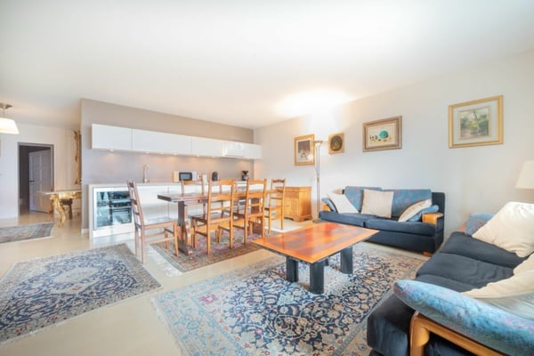 Luminoso appartamento in zona privilegiata / Helle Wohnung in privilegierter Lage 1