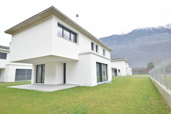 Luminosa casa unifamiliare con giardino privato 9