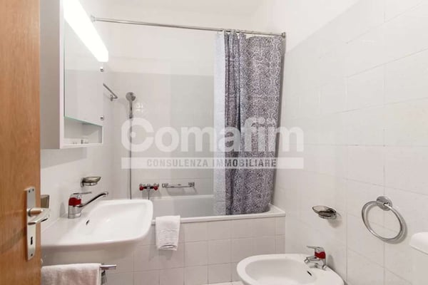 Appartamento arredato con vista lago 11