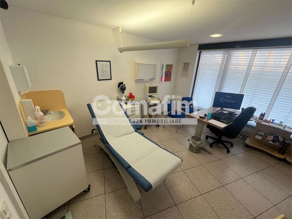 Affitto studio medico/Locale commerciale a Vezia 6