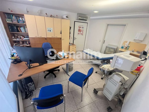 Affitto studio medico/Locale commerciale a Vezia 7