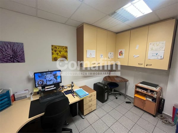 Affitto studio medico/Locale commerciale a Vezia 4