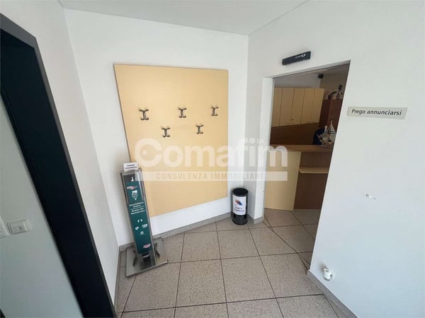 Affitto studio medico/Locale commerciale a Vezia 3