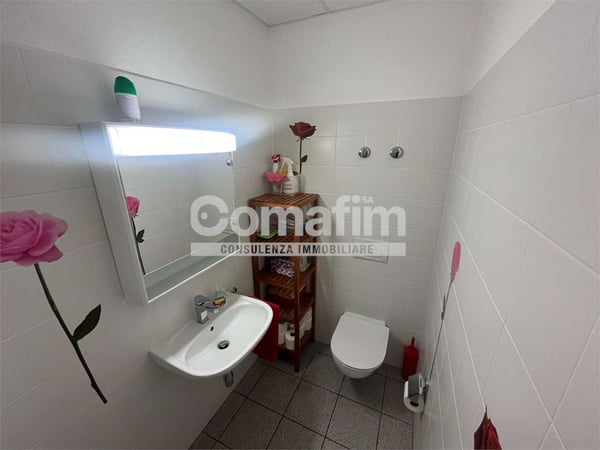 Affitto studio medico/Locale commerciale a Vezia 5