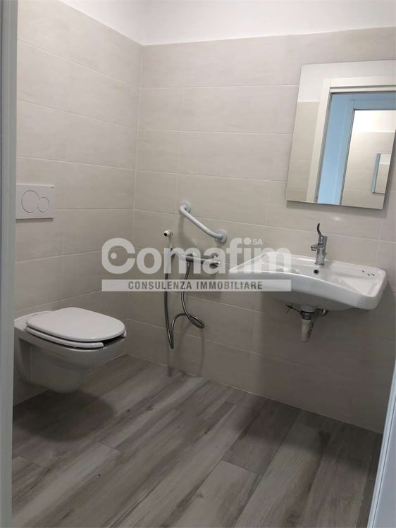 Spazio commerciale in pieno centro a Biasca 6