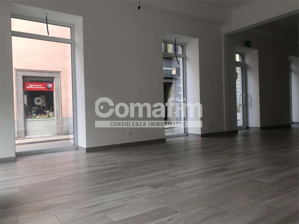 Spazio commerciale in pieno centro a Biasca 7