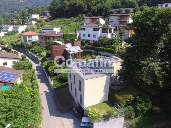 Villa unifamiliare con giardino 1
