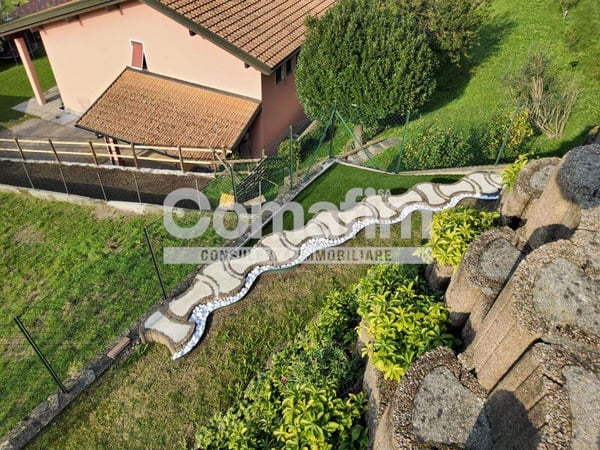 A Capolago vendiamo casa con 