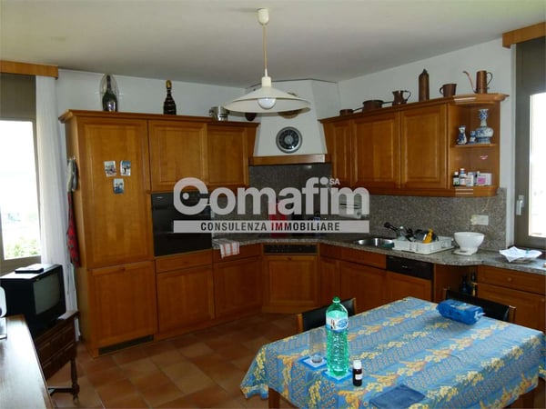 A Capolago vendiamo casa con 