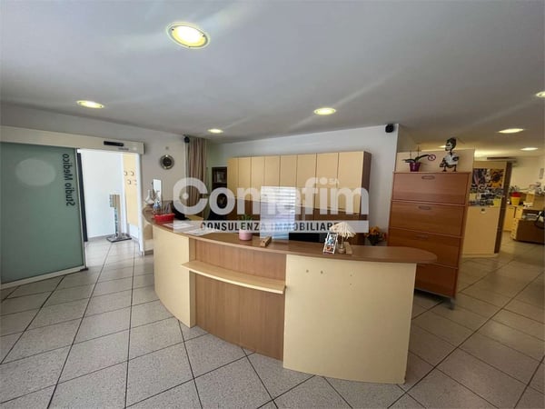 Affitto studio medico/Locale commerciale a Vezia 1