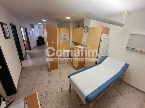 Affitto studio medico/Locale commerciale a Vezia 13