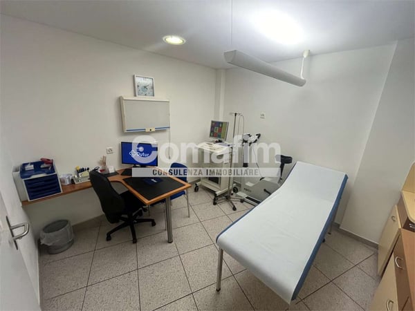 Affitto studio medico/Locale commerciale a Vezia 9