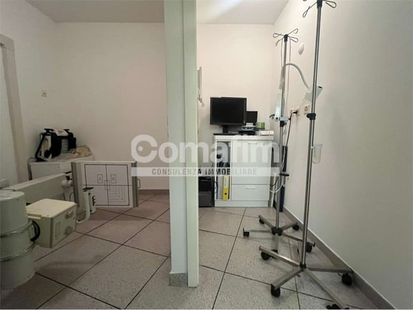 Affitto studio medico/Locale commerciale a Vezia 11