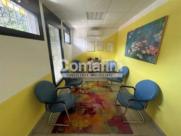 Affitto studio medico/Locale commerciale a Vezia 2