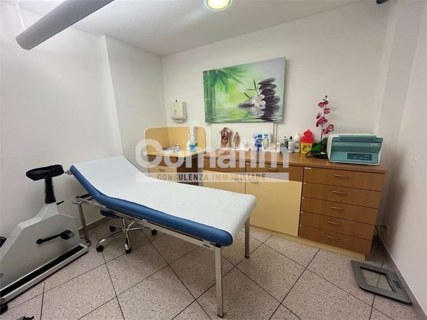 Affitto studio medico/Locale commerciale a Vezia 10