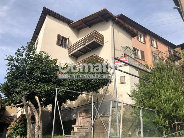 Casa di 3 ppartamenti con vista lago a Cademario 1