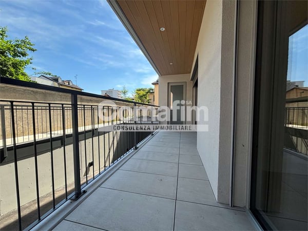 Chiasso : 1.5 locali al PT - Moderno con terrazzo 3