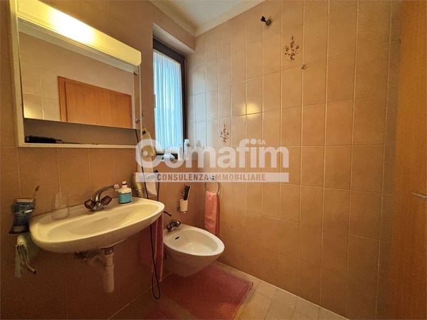 Caslano -Casa unifamiliare con giardino e terrazza panoramica 12