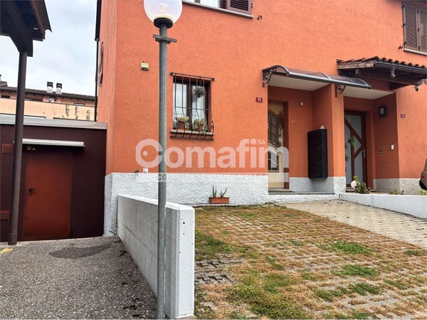 Caslano -Casa unifamiliare con giardino e terrazza panoramica 1