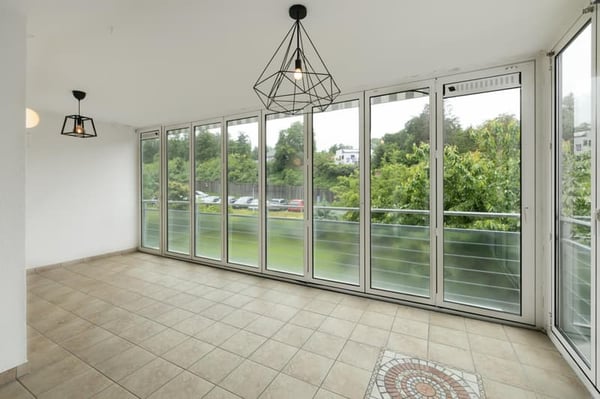 Geräumige 4.5-Zimmer-Wohnung mit Balkon und Garage in Thalwil