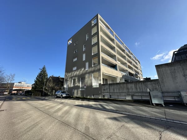 Stilvolle Wohnung am Puls von Glattbrugg – Direkt beim Bahnhof